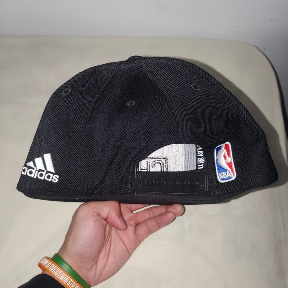 ADIDAS 2016 Cleveland Cavaliers Championship hat - Picture 2 of 2